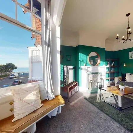 No.10 Seaside - 1st & 2nd Floor * スカーバラ