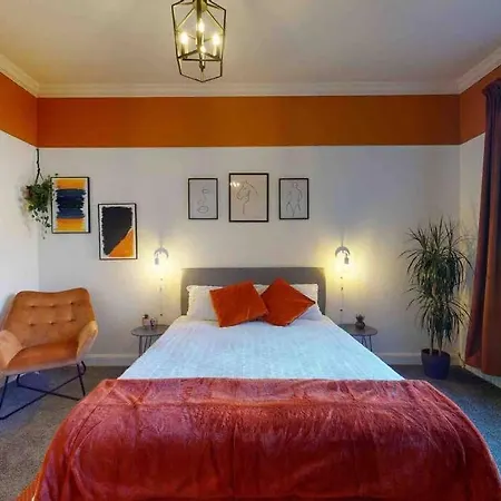 No.10 Seaside - 1st & 2nd Floor * Scarborough