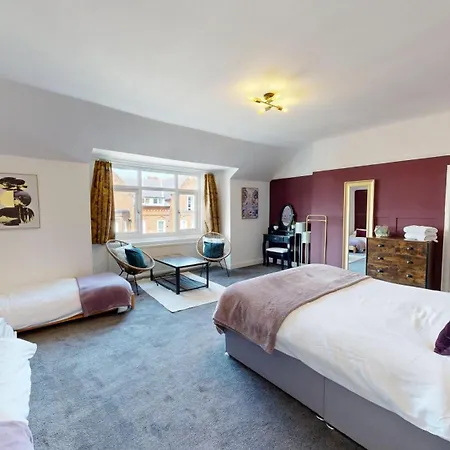 No.10 Seaside - 1st & 2nd Floor * Scarborough