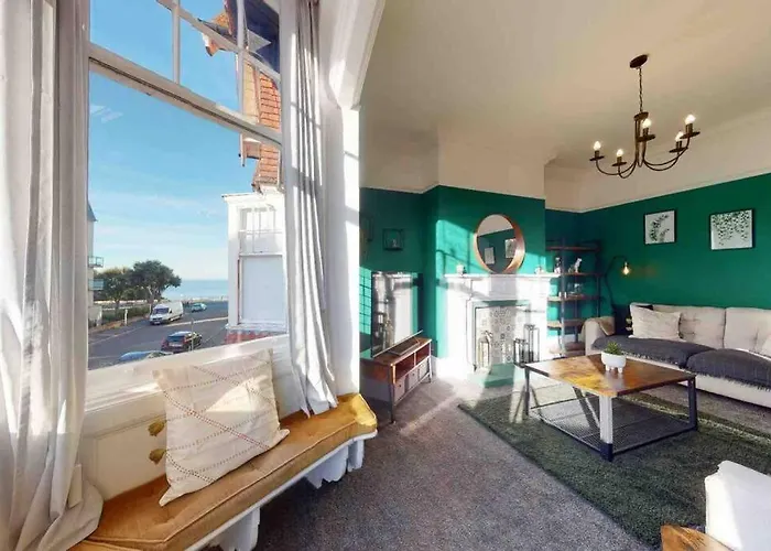 No.10 Seaside - 1st & 2nd Floor * Scarborough