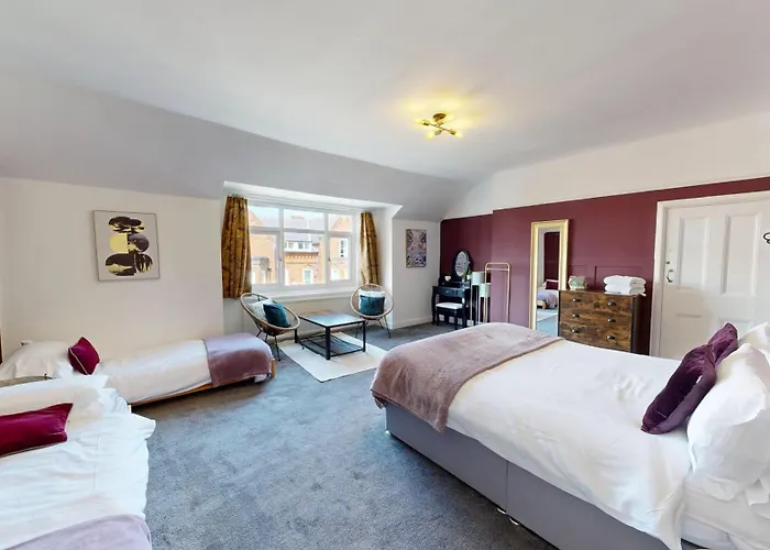 No.10 Seaside - 1st & 2nd Floor * Scarborough